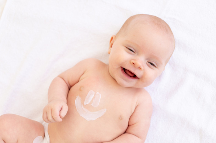 Косметика для новорожденных проходит строгий контроль. Она производится из качественного сырья и отвечает всем требованиям, вызванных особенностями строения детской кожи.