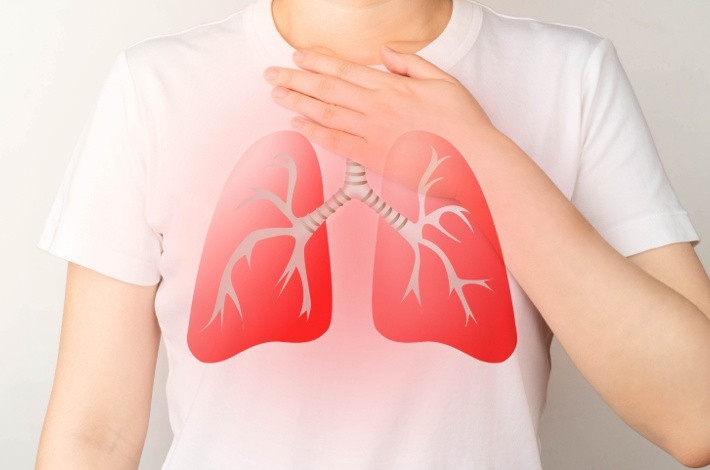 Амброксол назначают при таких заболеваниях дыхательных путей как пневмония, бронхиальная астма и острый трахеит.