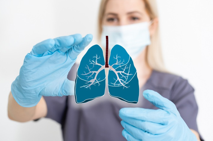 Оказывается комплексное воздействие на работу дыхательных путей - активирует выработку ферментов, ускоряет восстановление слизистой и усиливает иммунную защиту..