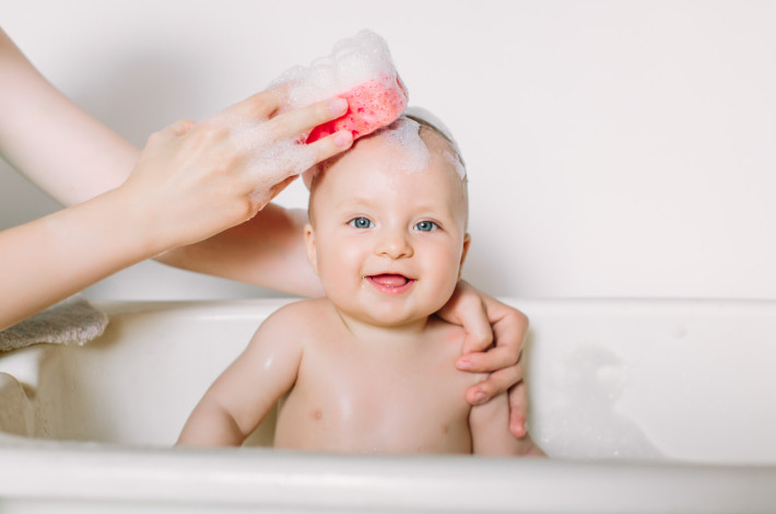 Часто в детское мыло добавляют увлажняющее средство, чтобы оно меньше сушило кожу.