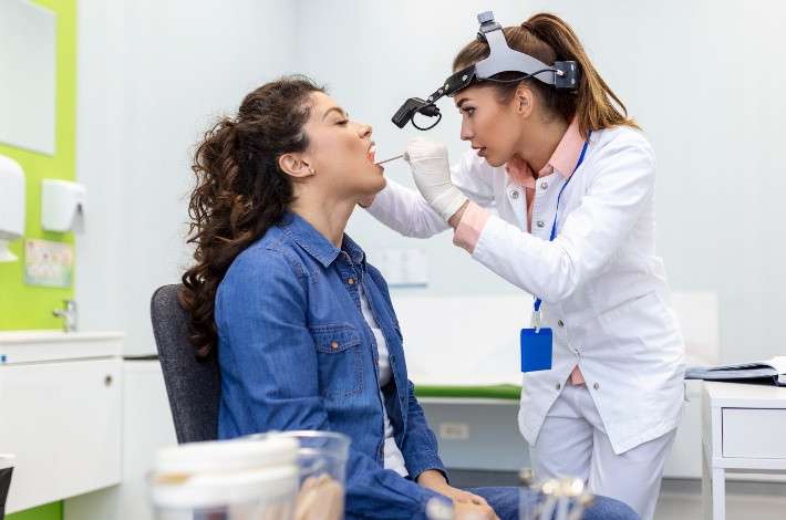 Йодангин - это удобная замена полосканиям горла при ангине и ларингите.