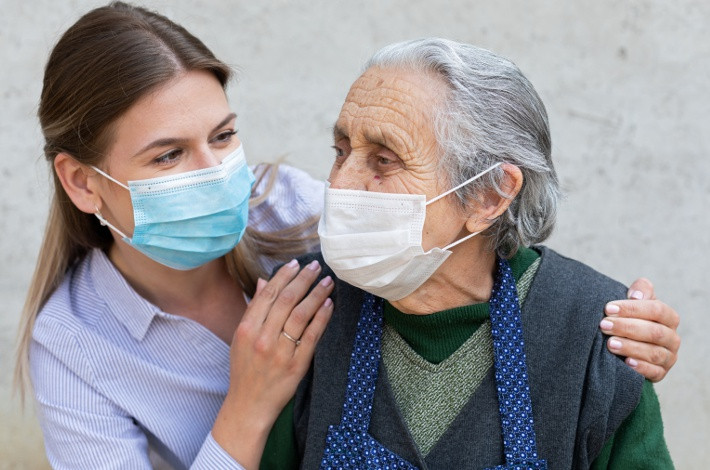 Пожилые люди особенно подвержены вирусным и бактериальным инфекциям.