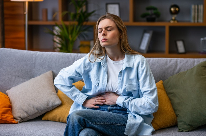 Кларитомицин входит в набор препаратов для комплексного лечения гастрита и язвы.