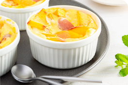 Манная запеканка с персиками