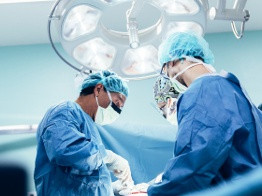 Нескучно о медицине. Что почитать, чтобы узнать о жизни врача изнутри? А заодно посмеяться. Или поплакать.