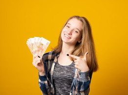 Авиабилет, летний лагерь и миллион рублей: на какие плюшки могут рассчитывать школьники в России?