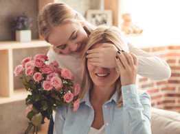 День матери и День отца: почему в России отмечают эти праздники