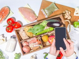 Заказать еду из ресторана, в который невозможно попасть? Или купить свежую пиццу прямо в метро? Будущее ресторанного бизнеса, которое уже наступило