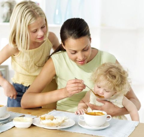 Здоровое питание малышей от года до трех лет и какие продукты и в каких количествах необходимы ребенку в этом возрасте.